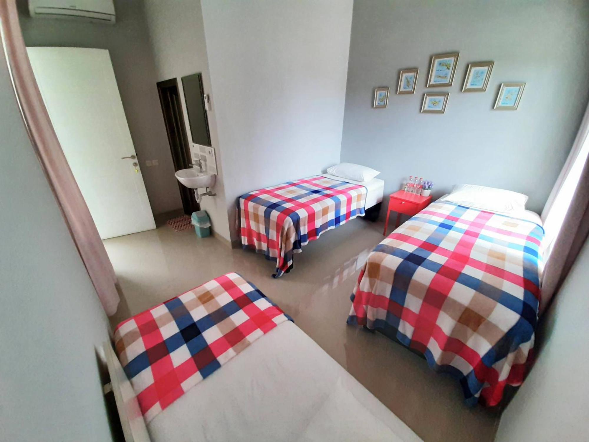 Inni Homestay Malang Habitación foto